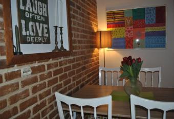 optimist split has Smoking rooms