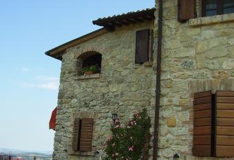 Agriturismo Monte Valbelle has Smoking/Balcony rooms