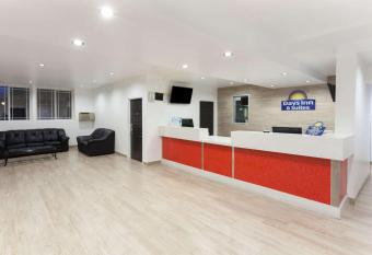 Days Inn Mission Valley Qualcomm Stadium/ SDSU has Smoking rooms