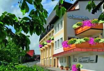 Zum Weissen Lamm has Balcony rooms