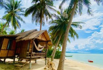 Castaway Beach Bungalows allows 18 year olds to book a room