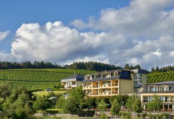 Hotel Weis allows 18 year olds to book a room