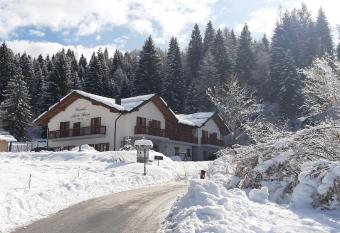 Albergo Chalet Abete Rosso has Balcony rooms