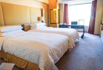 Shangri-La Beijing has rooms with a private hot tub