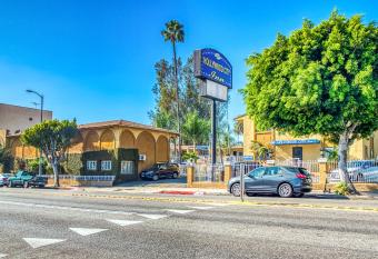 Hollywood City Inn allows 18 year olds to book a room