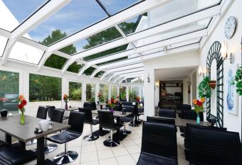 Hotel Marienthal Garni allows 18 year olds to book a room