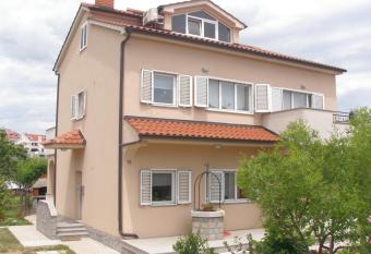 Apartment Veglia has Balcony rooms