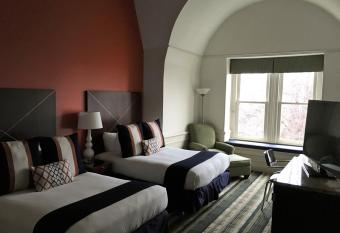 The Mansion on Delaware Avenue has rooms with a private hot tub