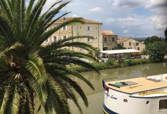 Le Neptune has Balcony rooms