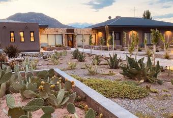 Cha  armuyo Casa de Hu  spedes allows 18 year olds to book a room