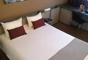 Hotel Gratte-Ciel Ariana allows 18 year olds to book a room