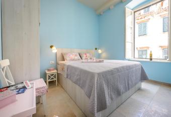 Stradun View En Suite Rooms & Studio allows 18 year olds to book a room