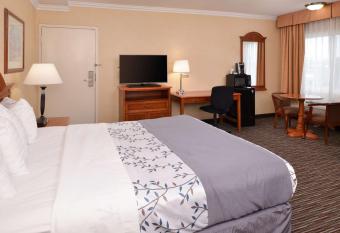 Best Western Airpark Hotel-Los Angeles LAX Airport has Smoking rooms