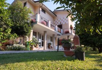 Garden s House has Balcony rooms