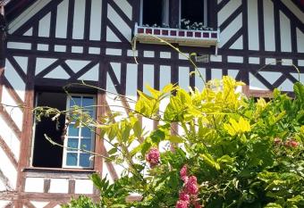 Le vieux pr   de la motte has Balcony rooms