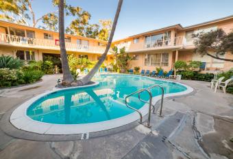 Cal Mar Hotel Suites has Balcony rooms