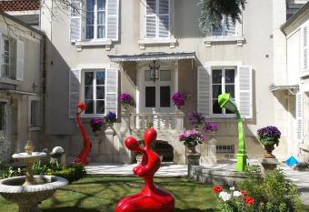 Le Cedre Bleu has Balcony rooms