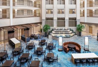 Embassy Suites by Hilton Columbus Dublin has Smoking rooms