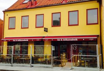 Sveriges minsta Hotell! H  tel Gruy  re has Balcony rooms