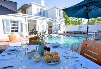 The Sanctuary has Balcony rooms