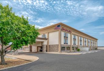 Hampton Inn Collinsville allows 18 year olds to book a room