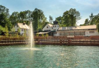 Romantik Hotel Landschloss Fasanerie allows 18 year olds to book a room