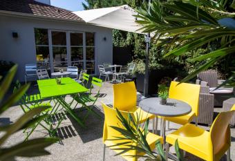 Premi  re Classe Lyon Sud - Pierre B  nite allows 18 year olds to book a room