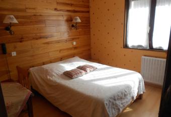 H  tel L Or  e du Bois has Balcony rooms