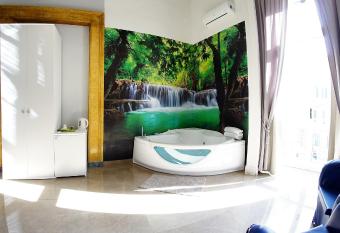 Beverello Suite has Balcony rooms