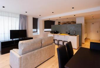 Welldone Sierpes Boutique has rooms with a private hot tub