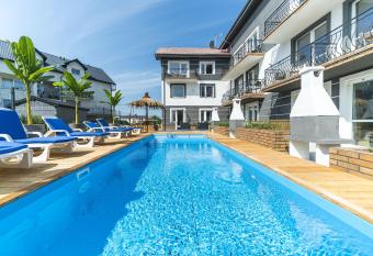 Blu Mare has Balcony rooms