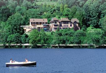 Le Manoir Au Lac has Balcony rooms