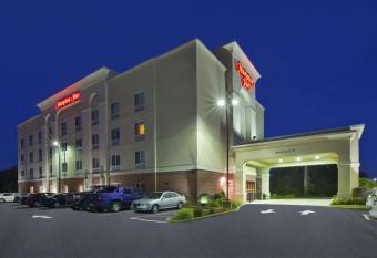 Hampton Inn Pittsburgh Area-Beaver Valley-Center Township allows 18 year olds to book a room