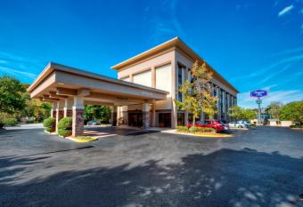 Hampton Inn Nashville/Brentwood I-65S allows 18 year olds to book a room