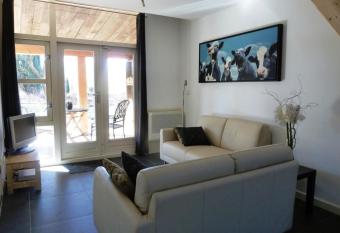 het Atelier allows 18 year olds to book a room