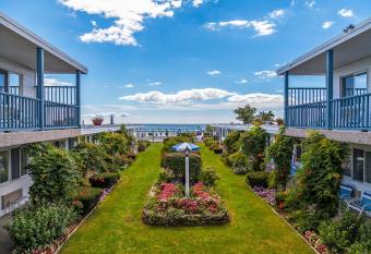 Blue Water Resort has Balcony rooms