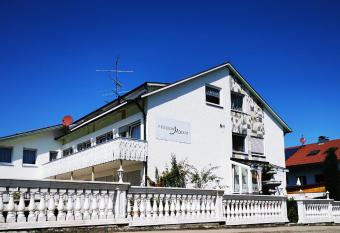 Pension Mozart has Balcony rooms