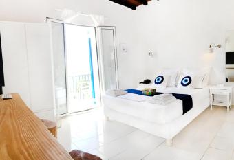 Loukia Studios & Suites allows 18 year olds to book a room