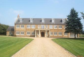 Woodhouse Farm Lodge allows 18 year olds to book a room