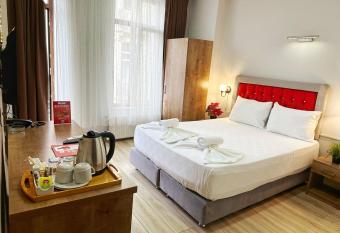Taksim Park Suites has Balcony rooms