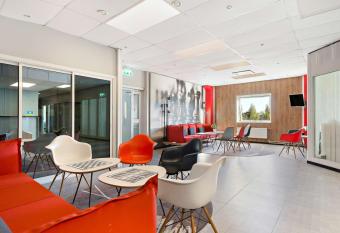 Sure Hotel by Best Western Sp  nga allows 18 year olds to book a room