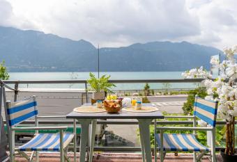 H  tel du Po  te allows 18 year olds to book a room