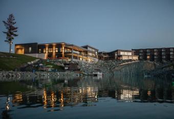 H  tel du Domaine, centre de vill  giature et de congr  s allows 18 year olds to book a room