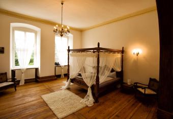 Veltheimsburg has Balcony rooms