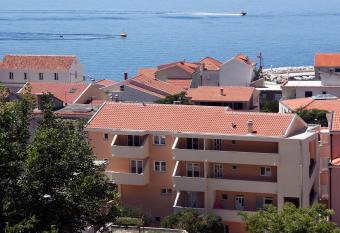 Apartments and rooms by the sea Tucepi, Makarska - 6058 has Balcony rooms