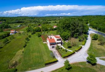 Apartments with a parking space Manjadvorci, Marcana - 7445 has Balcony rooms