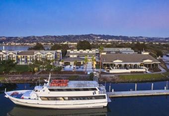 DoubleTree by Hilton Hotel Berkeley Marina has Balcony rooms