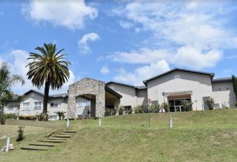 Howard Johnson Rio Ceballos Hotel y Casino allows 18 year olds to book a room