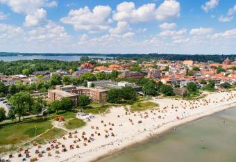 Stadthotel Eckernf  rde allows 18 year olds to book a room