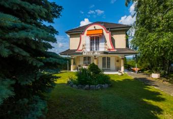Villa Kalman Pansio has Balcony rooms